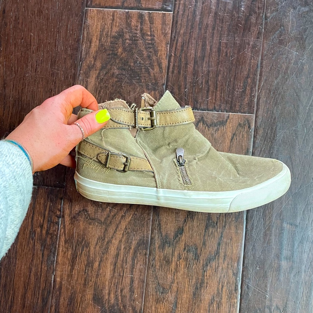 Women’s shoes